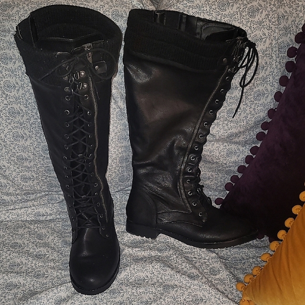 Womens Size 10WW Torrid Black Lace-Up Combat Boots